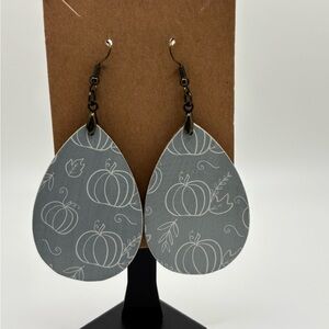 ✨5/$25✨ Pumpkin Teardrop Earrings